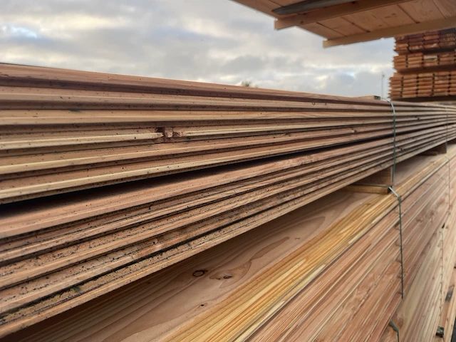 Ca. 63x douglas veer en groef, 18x135mm, lengte 400cm - afbeelding 2 van  3