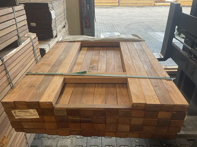 Ca. 64x angelim pedra regels , 45x68mm, lengte 125cm - afbeelding 1 van  3