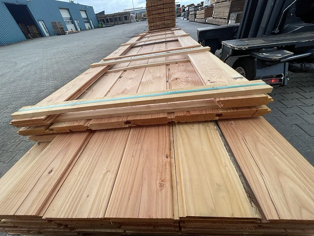 Ca. 64x douglas wisselsponning/halfhoutsrabat, 18x190mm, lengte 18/450cm 46/500cm - afbeelding 1 van  3