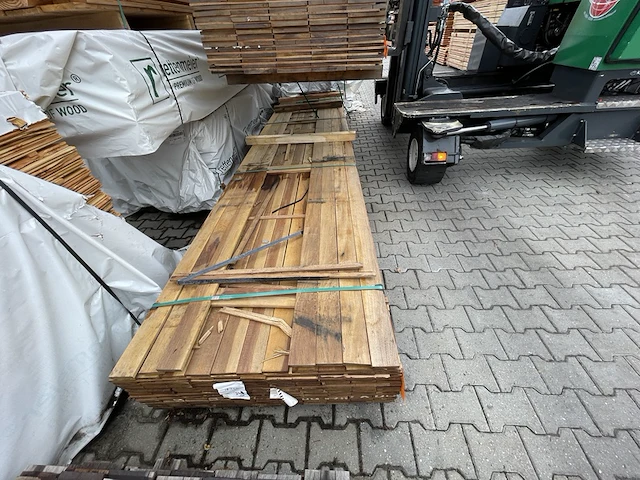 Ca. 64x guyana ipé planken geschaafd, 16x90mm, lengte 450cm - afbeelding 1 van  3