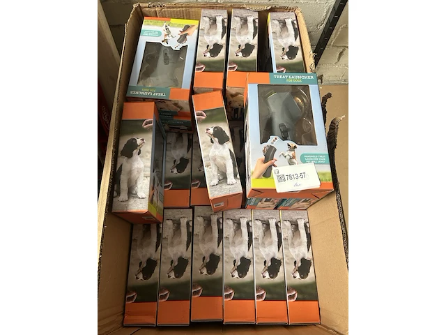 Ca. 64x handheld treat launcher voor honden - afbeelding 2 van  3
