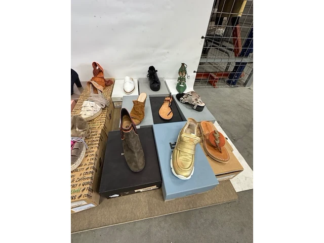 Ca. 65 paar exclusieve damesschoenen - afbeelding 3 van  16
