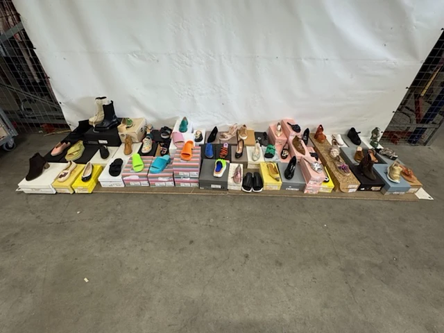 Ca. 65 paar exclusieve damesschoenen - afbeelding 11 van  16