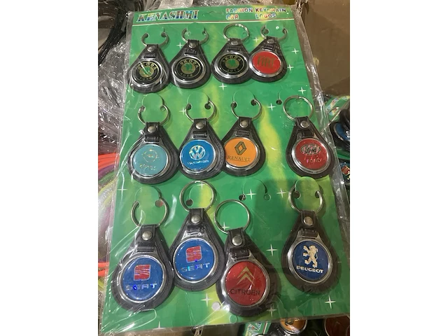 Ca. 650x sleutelhangers met automerk - afbeelding 5 van  6