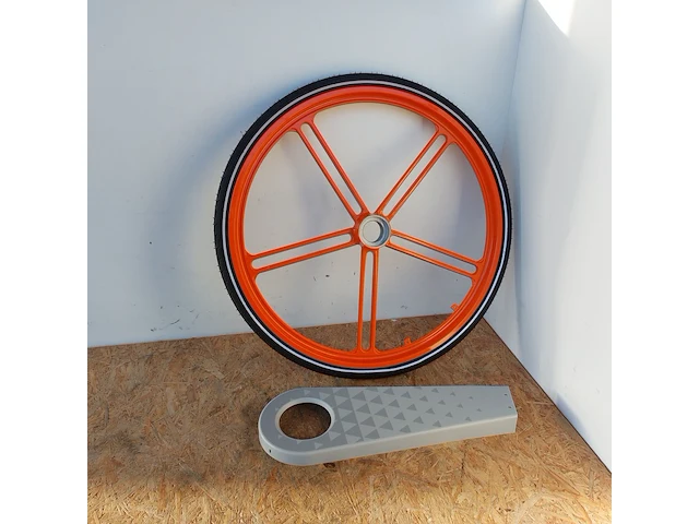 Ca. 66x combinatie alu fietswiel 22" + kettingbeschermer, oranje + zwart + zilver - afbeelding 1 van  4