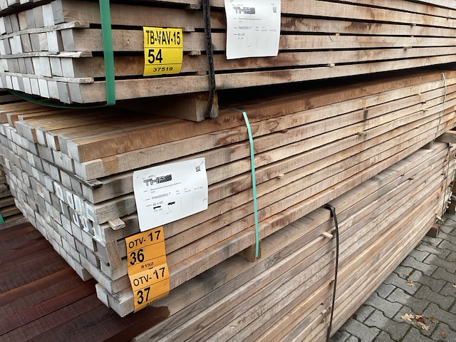 Ca. 66x massaranduba regels fijnbezaagd, 40x60mm, lengte 300cm - afbeelding 4 van  4