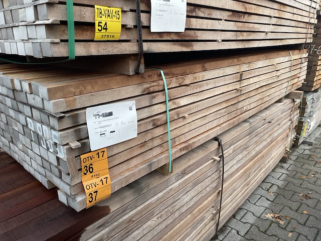 Ca. 66x massaranduba regels fijnbezaagd, 40x60mm, lengte 300cm - afbeelding 4 van  4