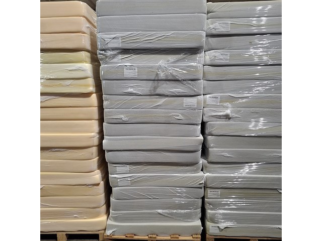 Ca. 68x matras zonder hoes - afbeelding 1 van  6