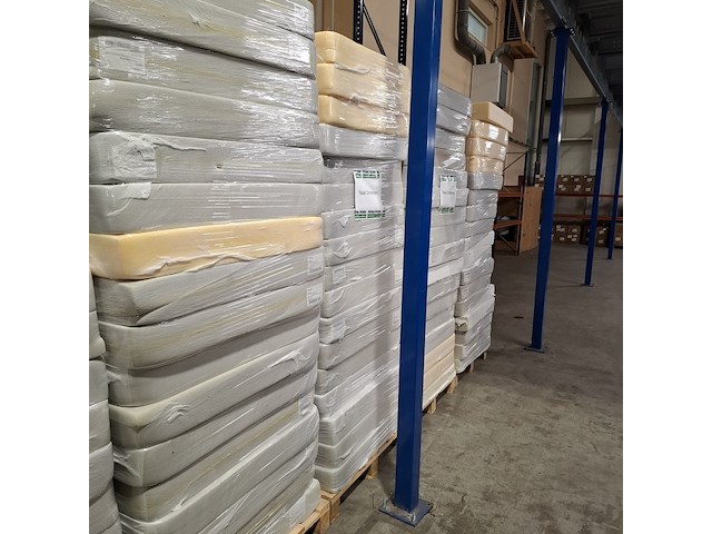 Ca. 68x matras zonder hoes - afbeelding 1 van  8