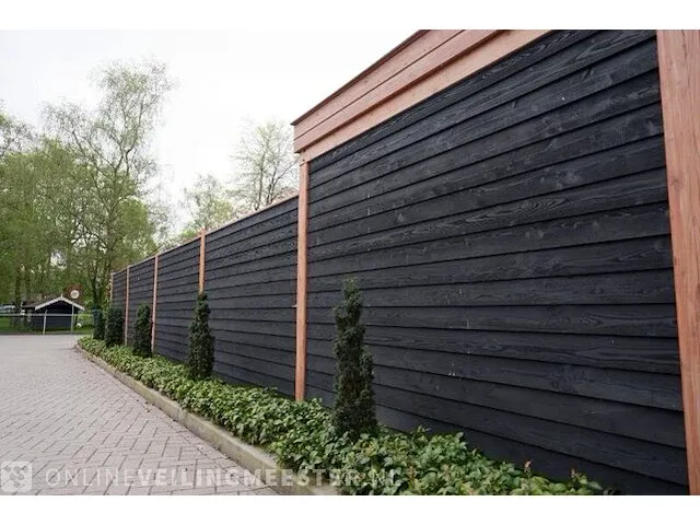 Ca. 68x planken zwarte zweeds rabatdelen 210cm lang - afbeelding 3 van  5