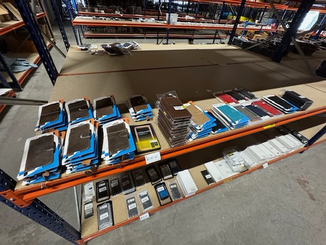 Ca. 68x telefoonhoesje samsung, diverse kleuren - afbeelding 1 van  11