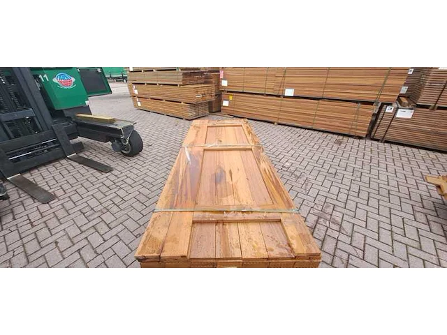 Ca. 69x guyana teak vlonderplanken, 27x145mm, lengte 305cm - afbeelding 1 van  4