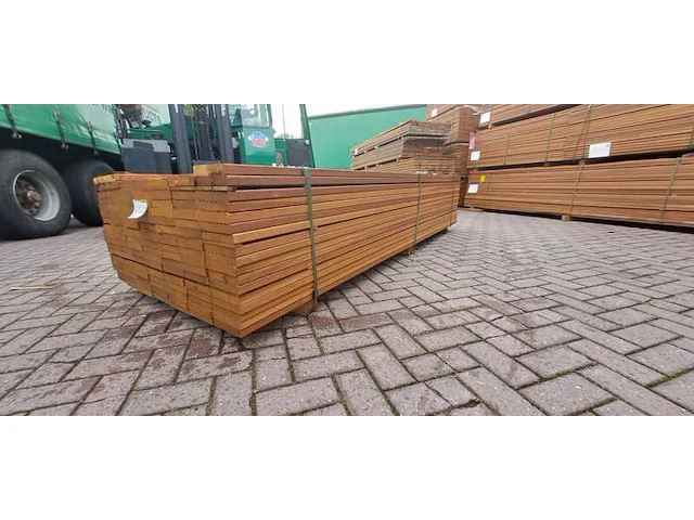 Ca. 69x guyana teak vlonderplanken, 27x145mm, lengte 305cm - afbeelding 2 van  4