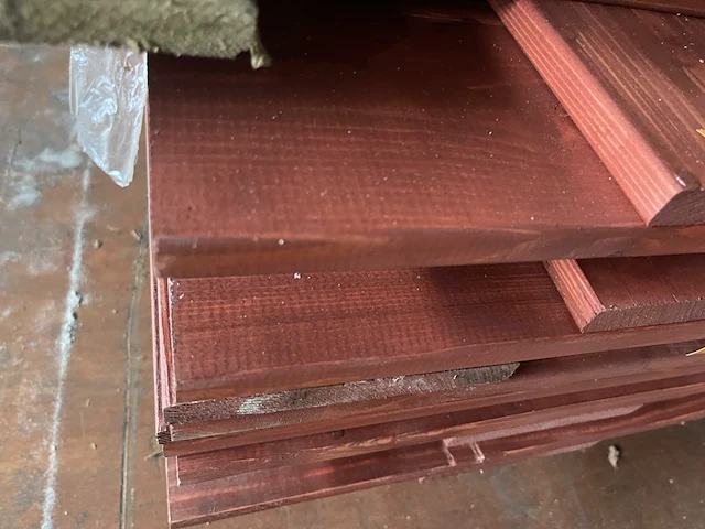 Ca. 6x grenen schuttingpanelen rood gecoat, 180x180cm - afbeelding 1 van  3