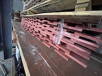 Ca. 6x grenen schuttingpanelen rood gecoat, 180x180cm - afbeelding 3 van  3