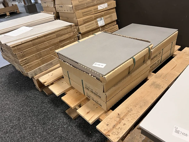 Ca. 7 m² vloertegels - afbeelding 1 van  3