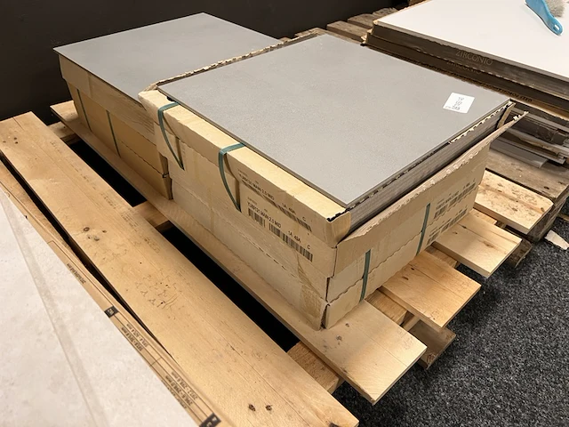 Ca. 7 m² vloertegels - afbeelding 2 van  3