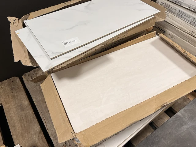 Ca. 7 m² wandtegels, marmerlook - afbeelding 1 van  4