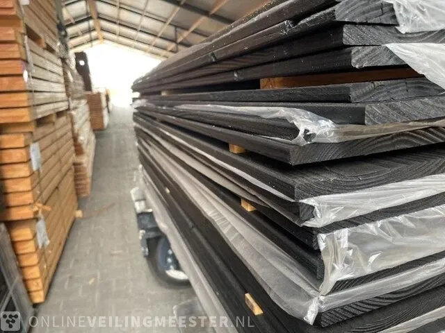 Ca. 70x douglas schuttingplanken zwart gecoat , 16x192mm, lengte 180cm - afbeelding 2 van  3