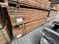 Ca. 70x massaranduba palen fijnbezaagd, 60x60mm, lengte 305cm - afbeelding 4 van  4