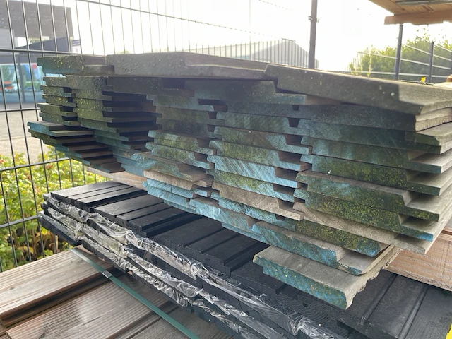 Ca. 70x thermo ayous channelsiding, 19x130mm, lengte 400cm - afbeelding 3 van  3