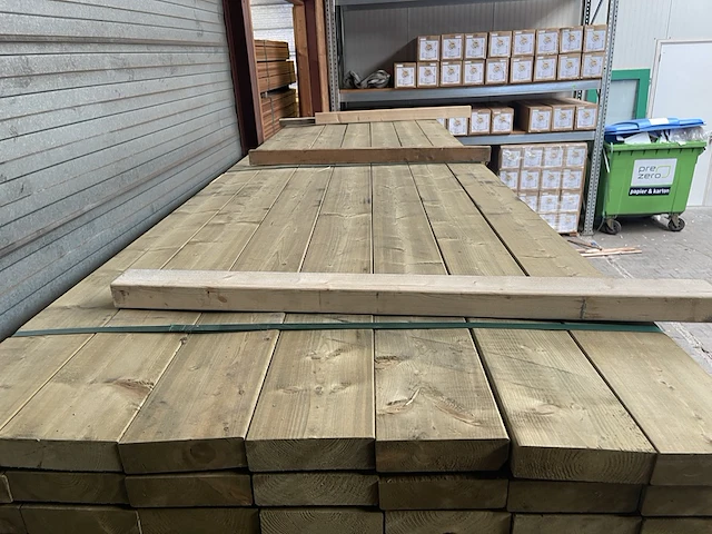 Ca. 70x vuren regels geschaafd groen geïmpregneerd, 42x143mm, lengte 360cm - afbeelding 1 van  3