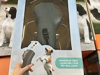 Ca. 72x handheld treat launcher voor honden - afbeelding 1 van  3