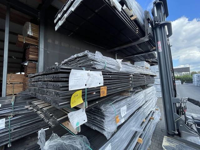 Ca. 75x douglas deens/triple/design profiel zwart gecoat, 22x142mm, lengte 500cm - afbeelding 2 van  3