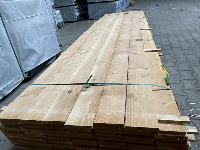 Ca. 75x douglas planken fijnbezaagd, 22x150mm, lengte 400cm - afbeelding 1 van  3
