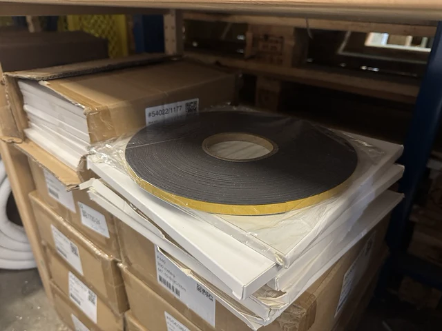 Ca. 75x rol zelfklevende magneetband 25 m - afbeelding 4 van  4