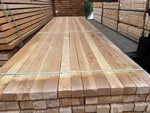 Ca. 77x douglas regels fijnbezaagd , 50x75mm, lengte 400cm - afbeelding 1 van  3