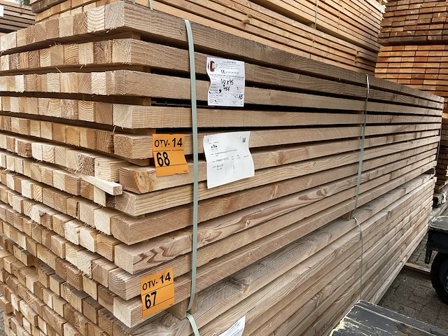 Ca. 77x douglas regels fijnbezaagd , 50x75mm, lengte 400cm - afbeelding 2 van  3