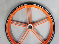 Ca. 78x 22 inch aluminium achterwiel + lekvrije band, oranje + zwart - afbeelding 1 van  2