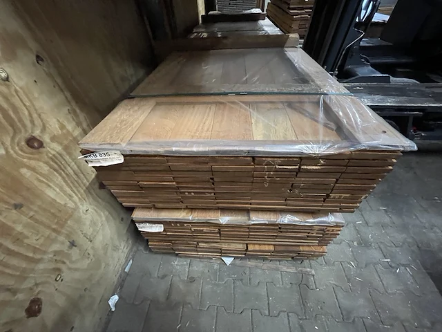 Ca. 79x angelim pedra planken geschaafd, 21x145mm, lengte 435cm - afbeelding 1 van  3