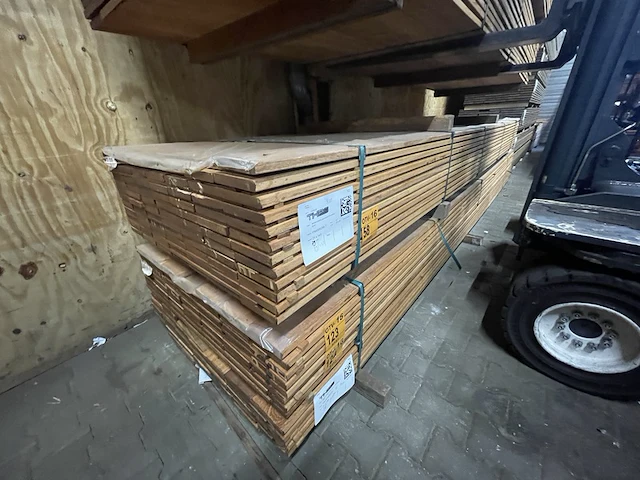Ca. 79x angelim pedra planken geschaafd, 21x145mm, lengte 435cm - afbeelding 2 van  3