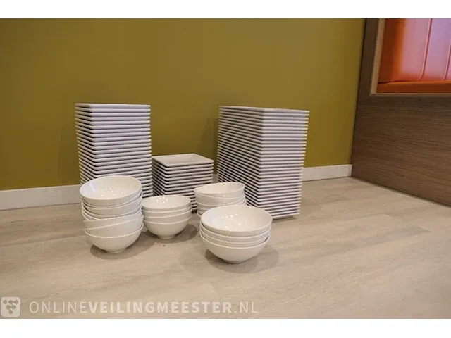 Ca. 79x diverse serveerschalen met ca. 24x diverse kommen - afbeelding 1 van  9