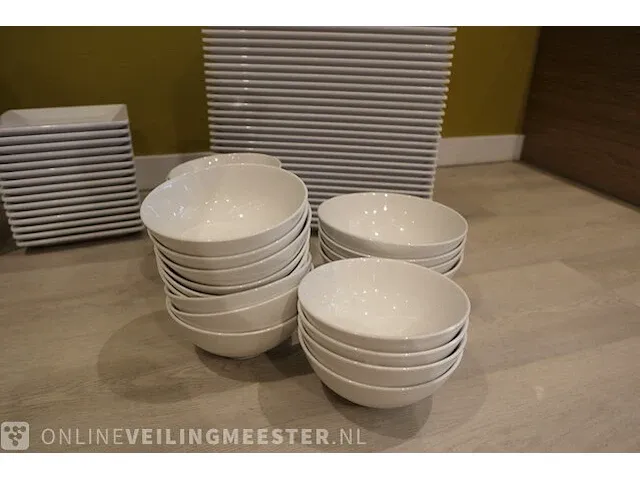 Ca. 79x diverse serveerschalen met ca. 24x diverse kommen - afbeelding 8 van  9