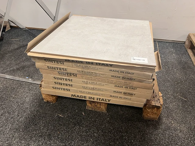 Ca. 8 m² vloertegels - afbeelding 2 van  3