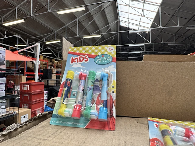 Ca. 800x set van 4 juf roos opzetborstels passend oral-b - afbeelding 1 van  2