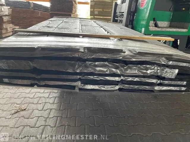 Ca. 80x douglas gg (veer en groef) zwart gecoat , 18x135mm, lengte 570cm - afbeelding 3 van  3