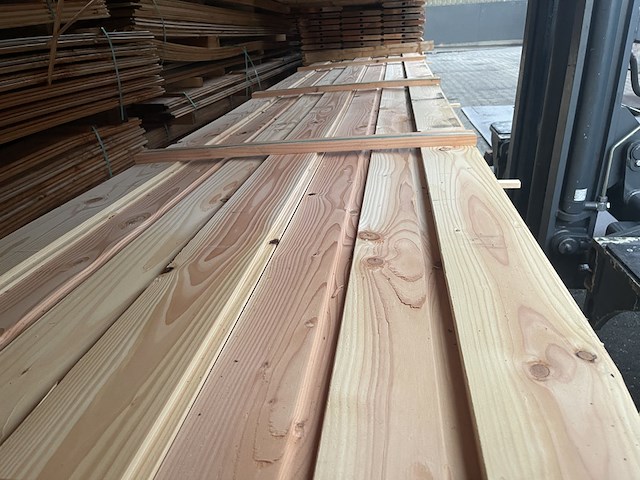 Ca. 80x douglas halfhoutsrabat, 18x140mm, lengte 500cm - afbeelding 1 van  3