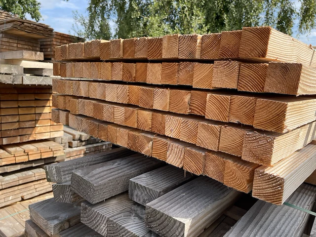 Ca. 80x douglas palen fijnbezaagd, 45x50mm, lengte 500cm - afbeelding 3 van  3