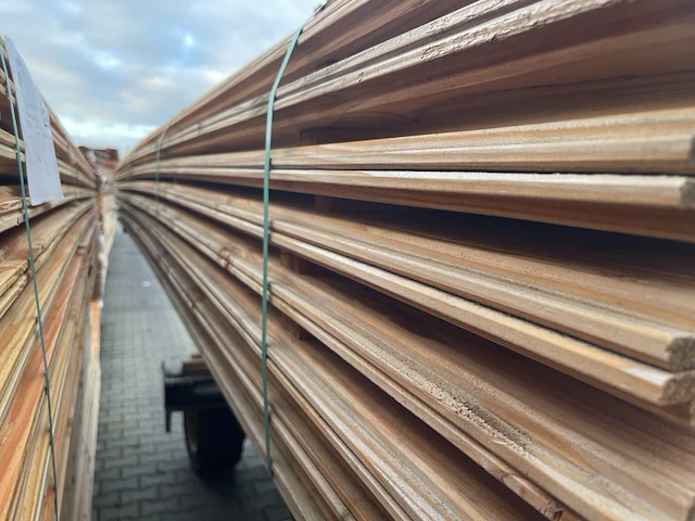 Ca. 80x douglas wisselsponning/halfhoutsrabat, 18x190mm, lengte 400cm - afbeelding 2 van  3