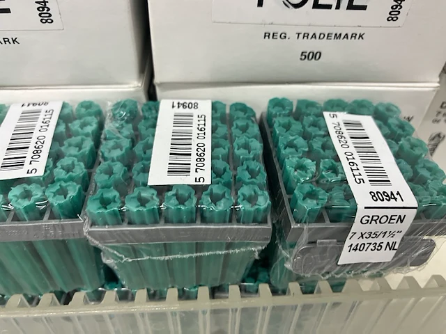 Ca. 80x dozen pluggen expandet groen 7x35 en 7x50 - afbeelding 3 van  4