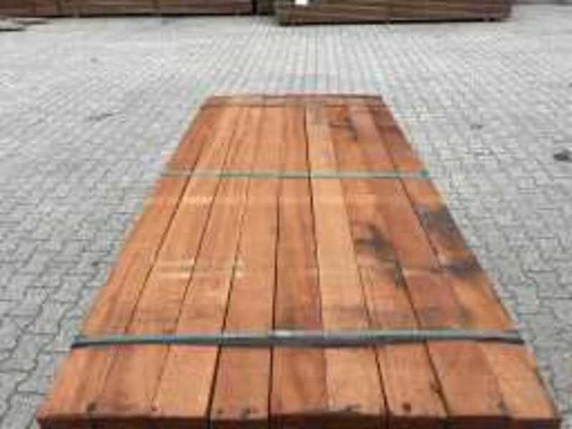 Ca. 81x angelim pedra balken fijnbezaagd , 55x105mm, lengte 250cm - afbeelding 1 van  4