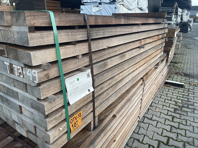 Ca. 81x angelim pedra balken fijnbezaagd, 55x105mm, lengte 250cm - afbeelding 2 van  3