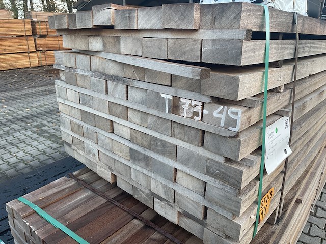 Ca. 81x angelim pedra balken fijnbezaagd, 55x105mm, lengte 250cm - afbeelding 3 van  3