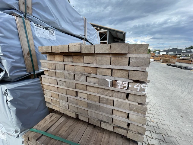 Ca. 81x angelim pedra regels fijnbezaagd, 55x105mm, lengte 250cm - afbeelding 3 van  3