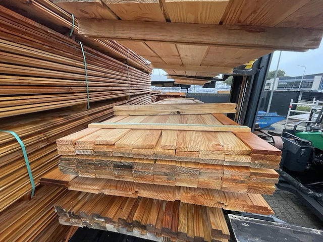 Ca. 82x douglas planken geschaafd, 18x90mm, lengte 400cm - afbeelding 1 van  3