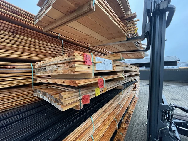 Ca. 82x douglas planken geschaafd, 18x90mm, lengte 400cm - afbeelding 2 van  3